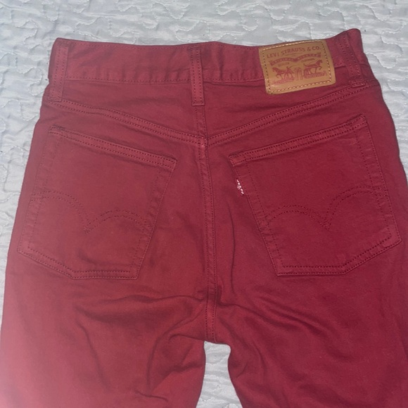 Red retro Levi’s jeans - Picture 2 of 2